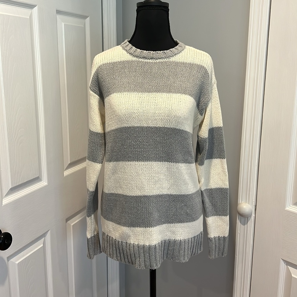 Aeropostale Gray and Cream Crew Neck Sweater with Ribbed Detailing